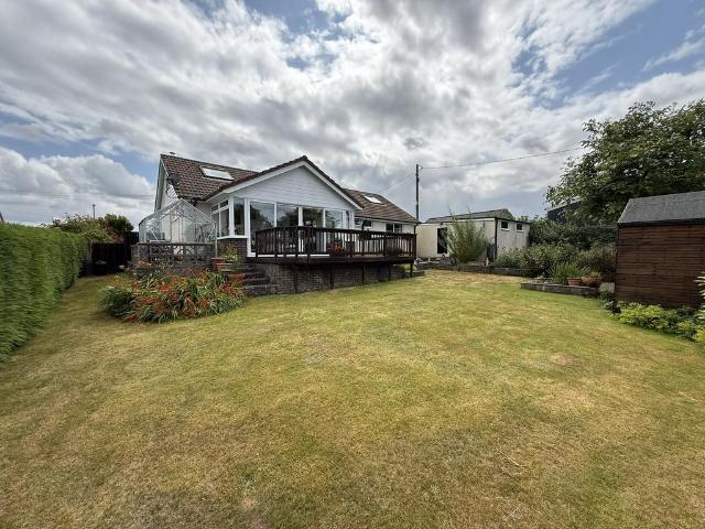4 bedroom detached bungalow for sale