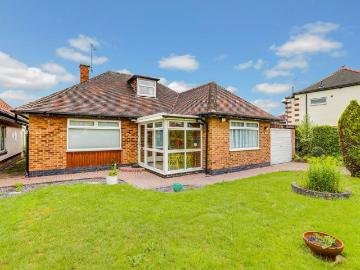 4 bedroom detached bungalow for sale
