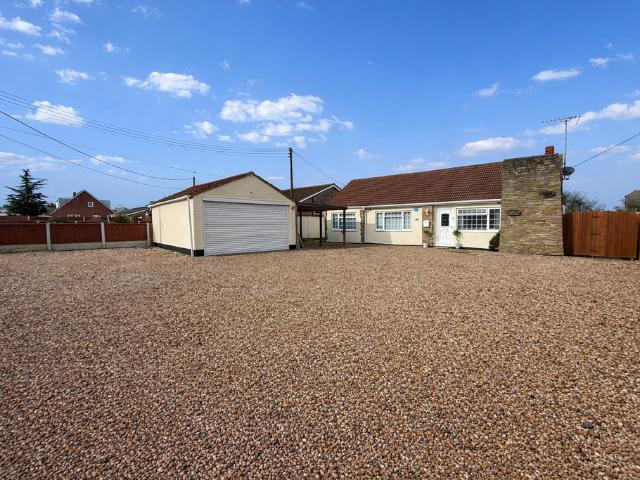 4 bedroom detached bungalow for sale