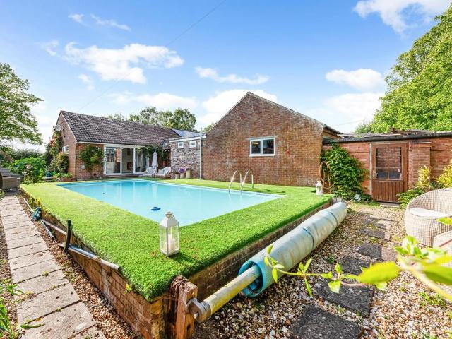 4 bedroom detached bungalow for sale