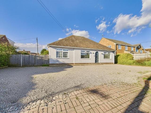 4 bedroom detached bungalow for sale