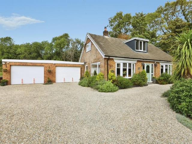 4 bedroom detached bungalow for sale