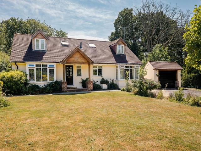 4 bedroom detached bungalow for sale