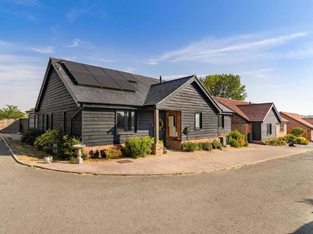 4 bedroom detached bungalow for sale