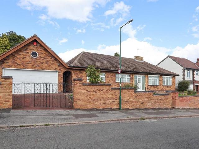 4 bedroom detached bungalow for sale