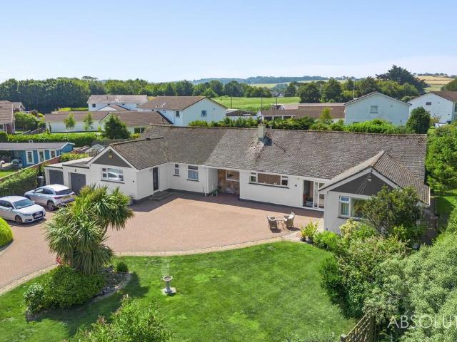 4 bedroom detached bungalow for sale