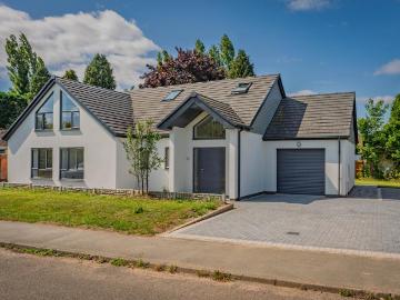4 bedroom detached bungalow for sale