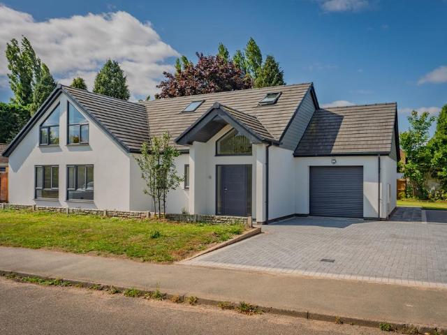 4 bedroom detached bungalow for sale