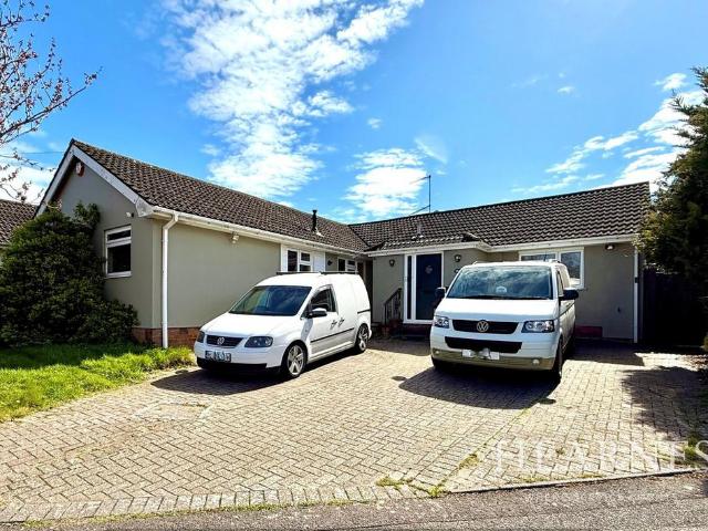 4 bedroom detached bungalow for sale
