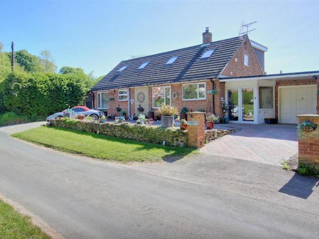 4 bedroom detached bungalow for sale