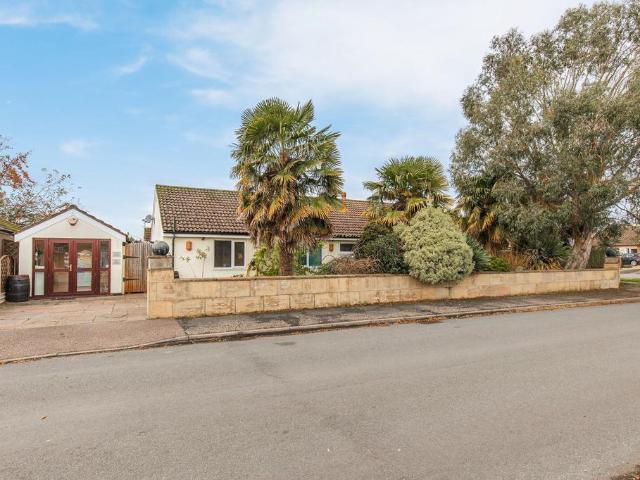 4 bedroom detached bungalow for sale