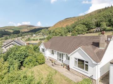 4 bedroom detached bungalow for sale