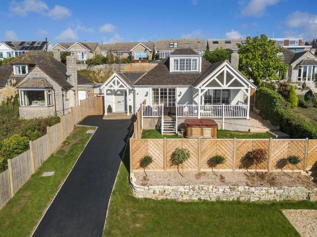 4 bedroom detached bungalow for sale