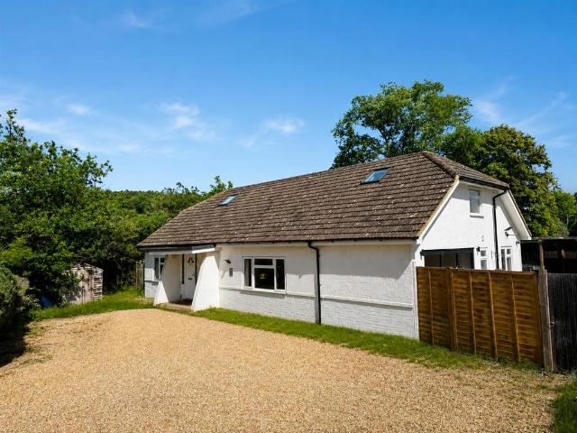4 bedroom detached bungalow for sale