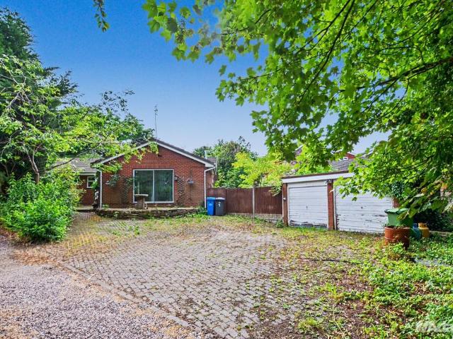4 bedroom detached bungalow for sale