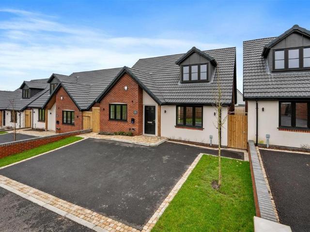 4 bedroom detached bungalow for sale