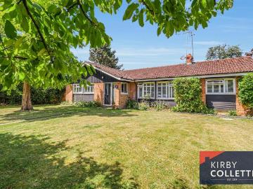 4 bedroom detached bungalow for sale