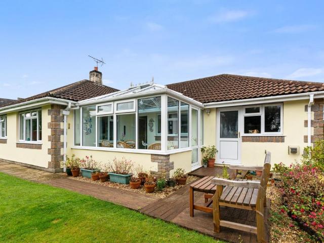 4 bedroom detached bungalow for sale