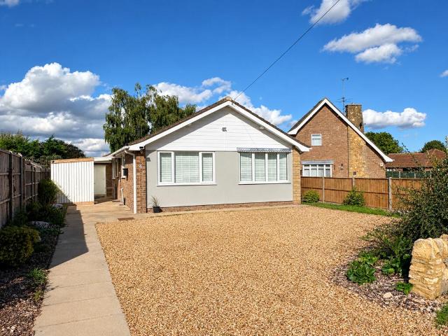 4 bedroom detached bungalow for sale