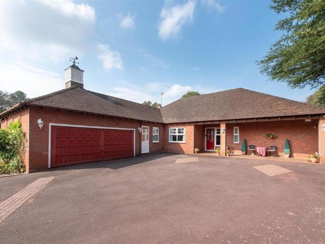 4 bedroom detached bungalow for sale