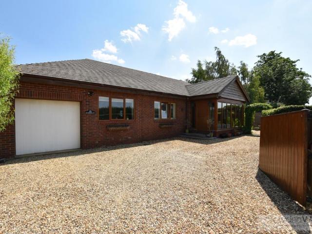 4 bedroom detached bungalow for sale