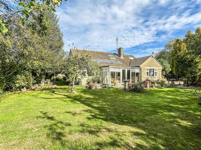 4 bedroom detached bungalow for sale