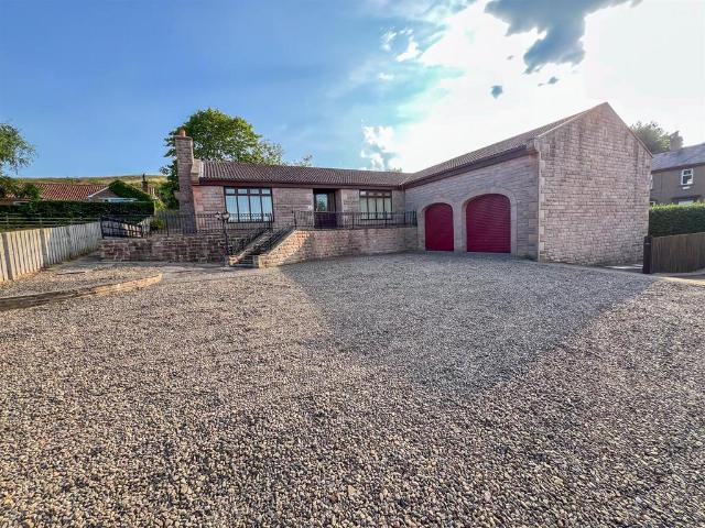 4 bedroom detached bungalow for sale