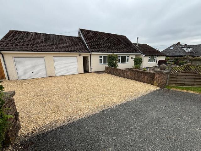4 bedroom detached bungalow for sale
