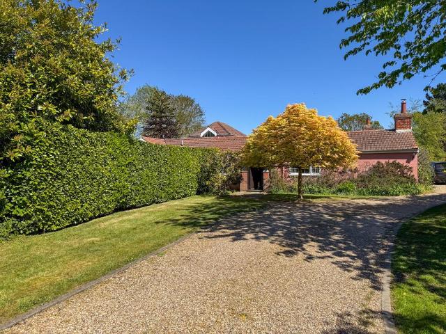 4 bedroom detached bungalow for sale