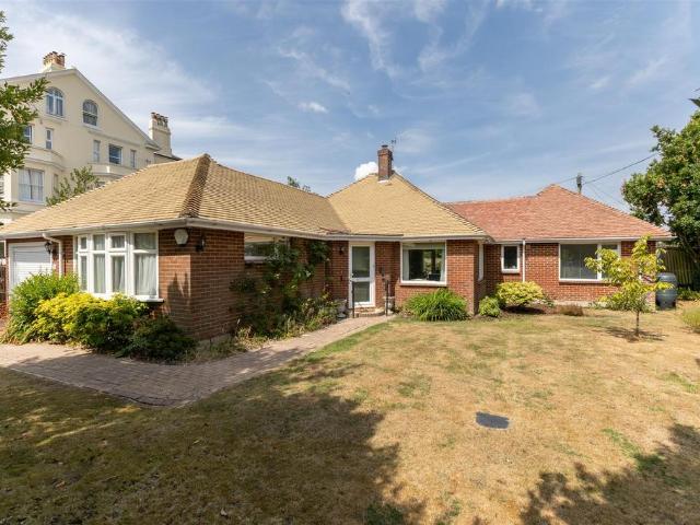 4 bedroom detached bungalow for sale