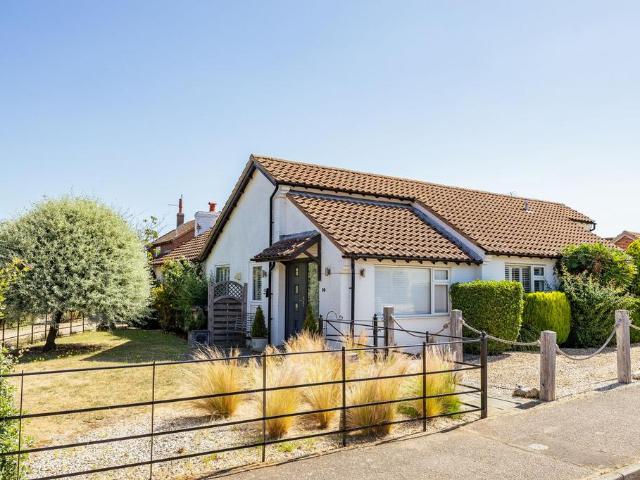 4 bedroom detached bungalow for sale
