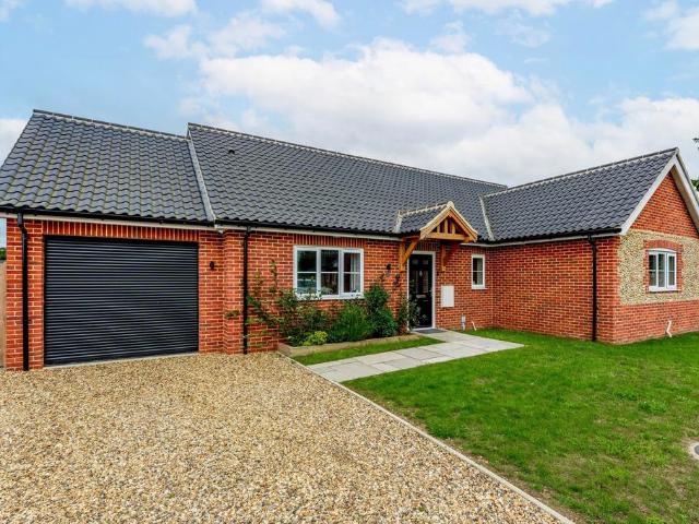 4 bedroom detached bungalow for sale