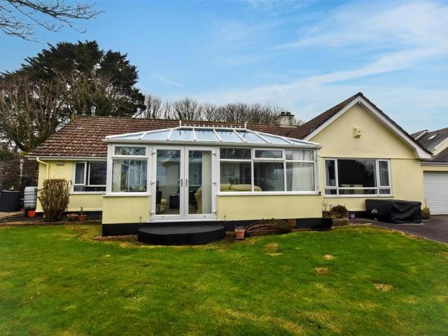 4 bedroom detached bungalow for sale