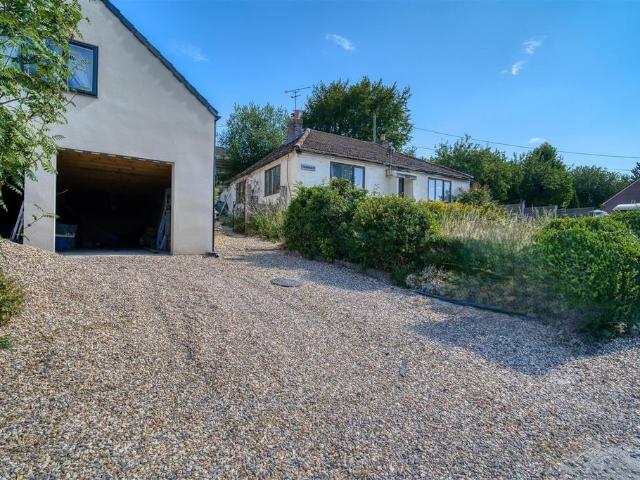 4 bedroom detached bungalow for sale