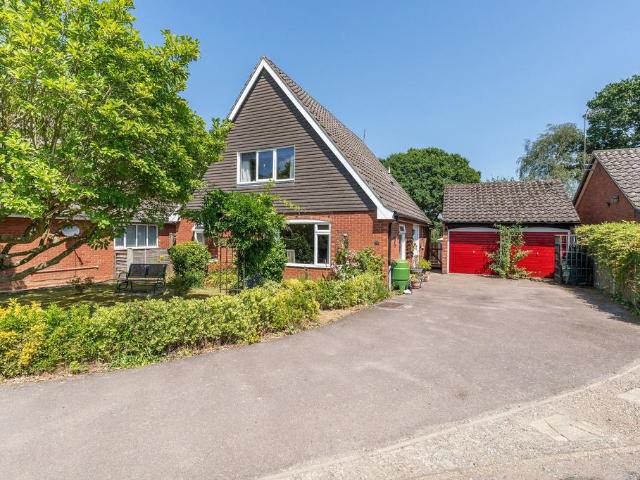 4 bedroom detached bungalow for sale
