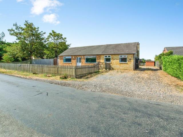 4 bedroom detached bungalow for sale