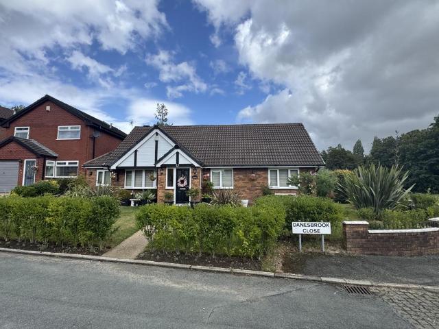4 bedroom detached bungalow for sale