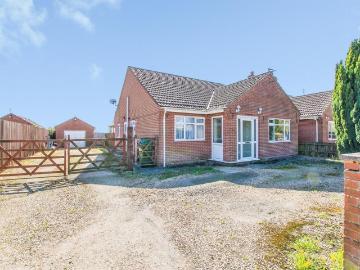4 bedroom detached bungalow for sale