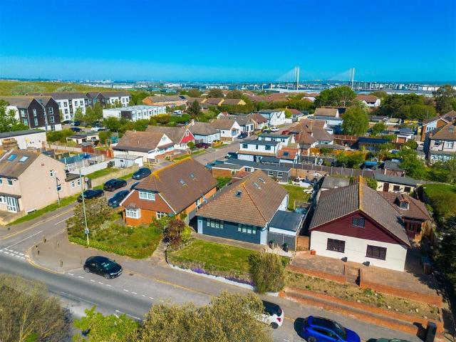4 bedroom detached bungalow for sale