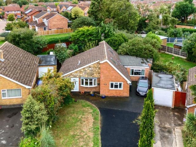 4 bedroom detached bungalow for sale
