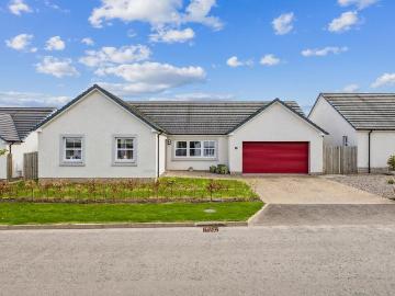 4 bedroom detached bungalow for sale