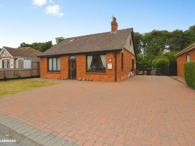 4 bedroom detached bungalow for sale