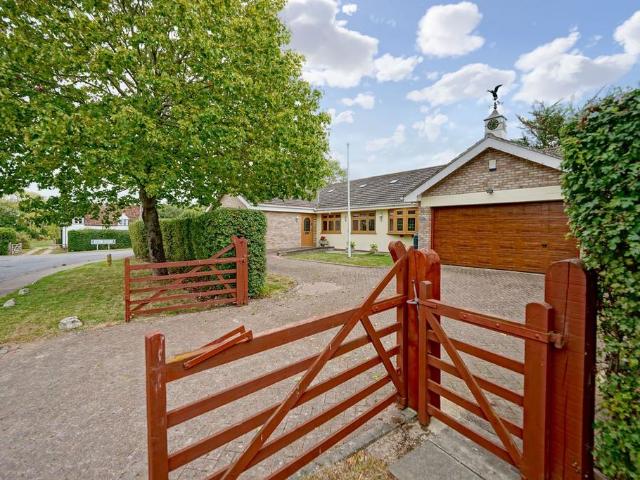 4 bedroom detached bungalow for sale