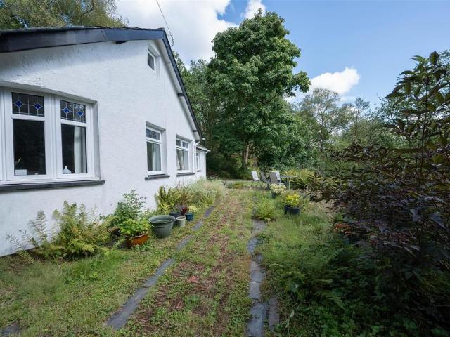 4 bedroom detached bungalow for sale
