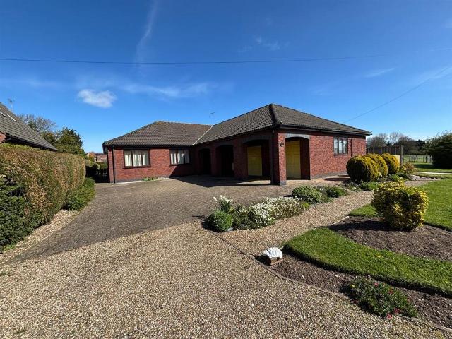 4 bedroom detached bungalow for sale