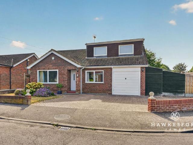 4 bedroom detached bungalow for sale