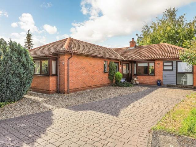4 bedroom detached bungalow for sale