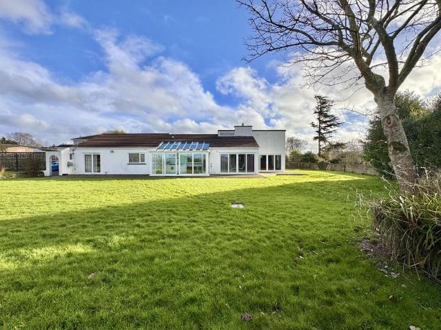4 bedroom detached bungalow for sale