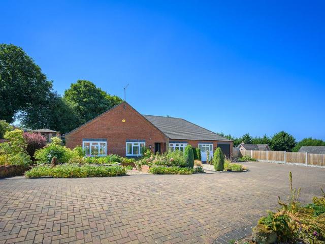 4 bedroom detached bungalow for sale