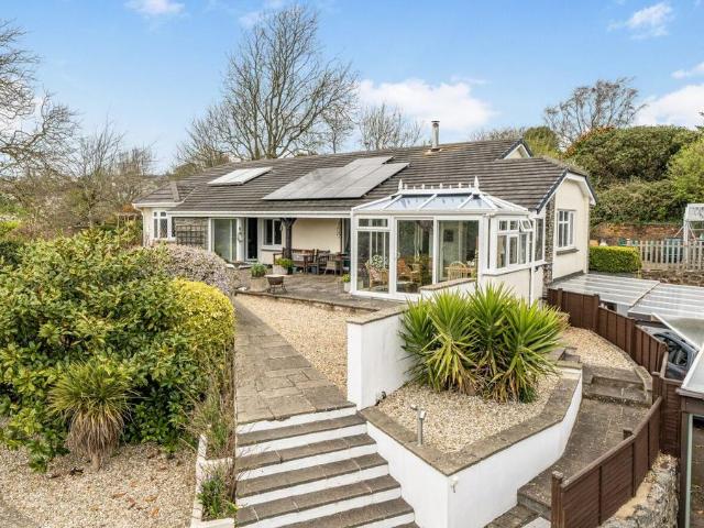4 bedroom detached bungalow for sale